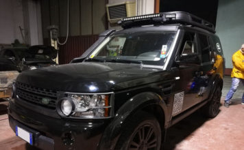 Land Rover Discovery Rivestito con pellicola nero lucido